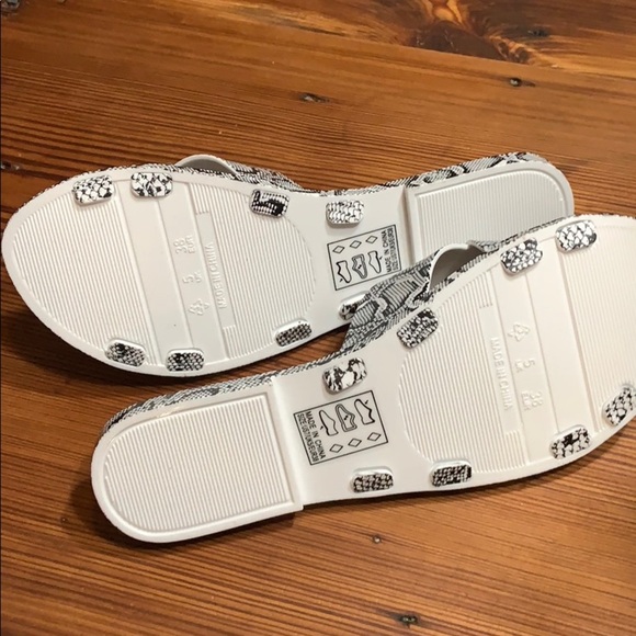 17. Qupid White/ Black Snake Slides / Sandals - Picture 4 of 6